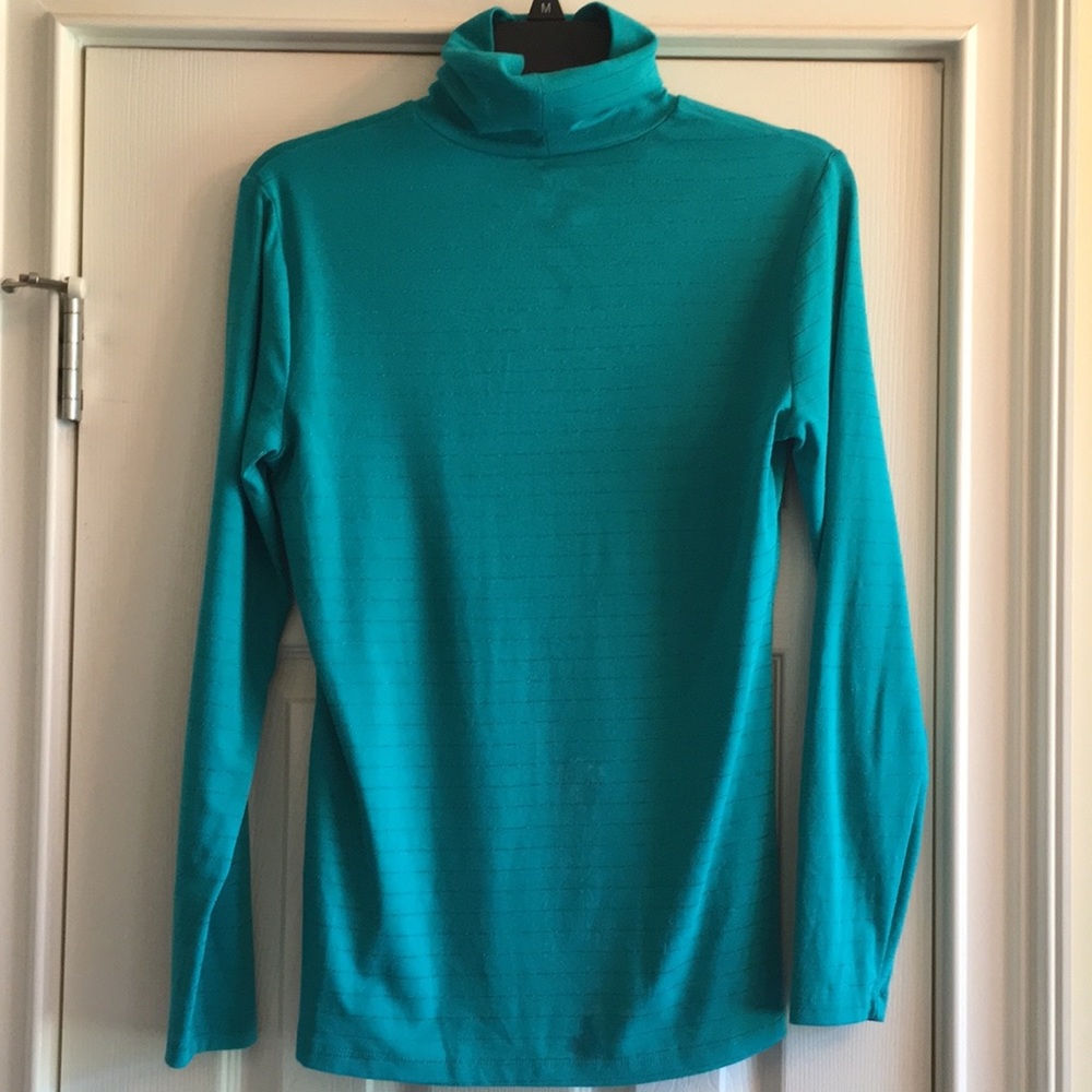 Ladies top - Picture 2 of 2